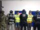 Detienen a dos; estaban armados afuera de una tienda de conveniencia
