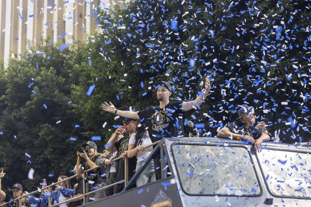 Los Dodgers desatan la euforia masiva en Los Ángeles por su triunfo en la Serie Mundial