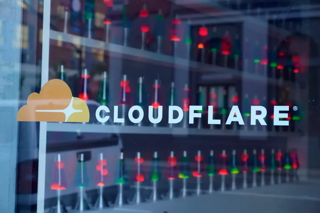 Fallo de Cloudfare causa caídas globales en X, ChatGPT y Canva