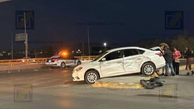 choque-en-cruce-de-vialidad-nogales-y-tecnologico-deja-una-mujer-lesionada.jpeg Choque en cruce de Vialidad Nogales y Tecnológico deja una mujer lesionada