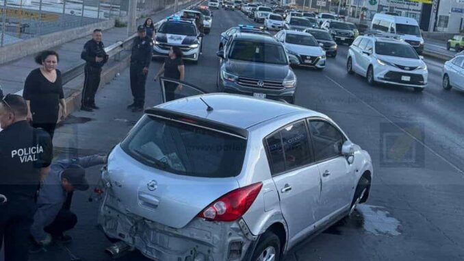 joven-pierde-el-control-y-queda-volcado-en-carriles-contrarios-del-juventud.jpeg Joven pierde el control y queda volcado en carriles contrarios del Juventud
