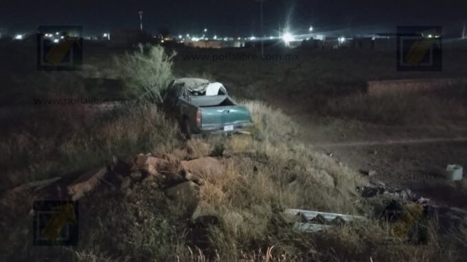 pickup-vuelca-tras-chocar-contra-un-sentra-en-el-periferico-r-almada-tripulantes-huyen.jpeg Pickup vuelca tras chocar contra un Sentra en el Periférico R. Almada; tripulantes huyen