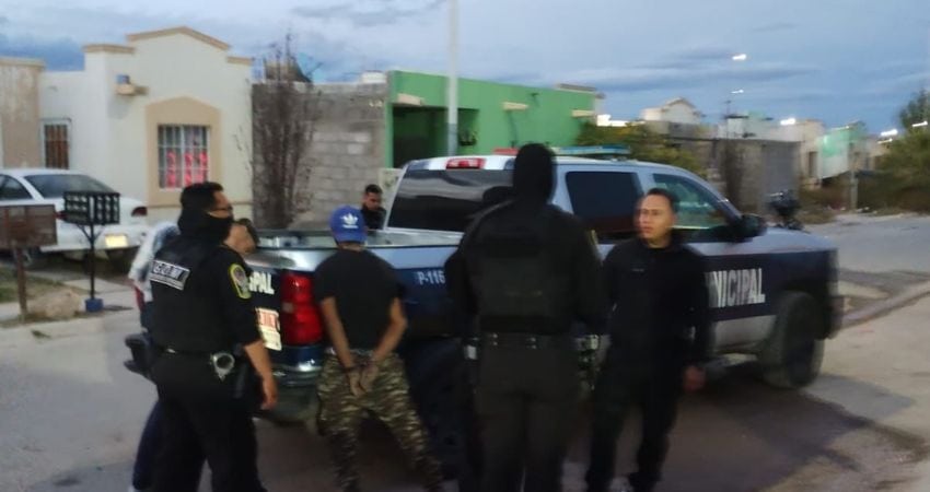 Agentes motorizados rescatan a niño de «picadero» en Jardines de San Agustín; un detenido