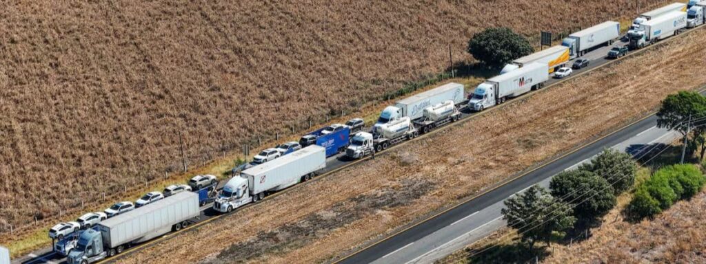 Terminan bloqueos de transportistas y agricultores tras acuerdo con Segob