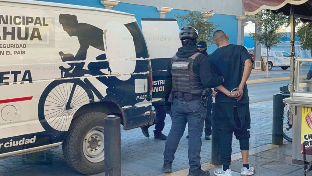 Policías Beta aseguran a sujeto intoxicado que alteraba el orden en el Centro Histórico