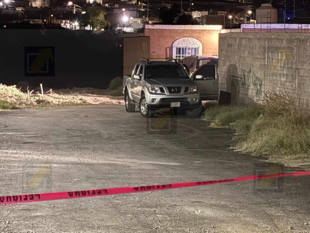 Hallan a un hombre sin vida junto a camioneta en la Ampliación Crucero