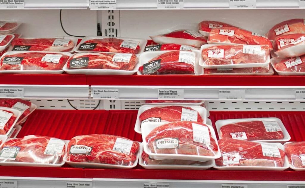 EE.UU. acusa a migrantes del aumento del costo de la carne