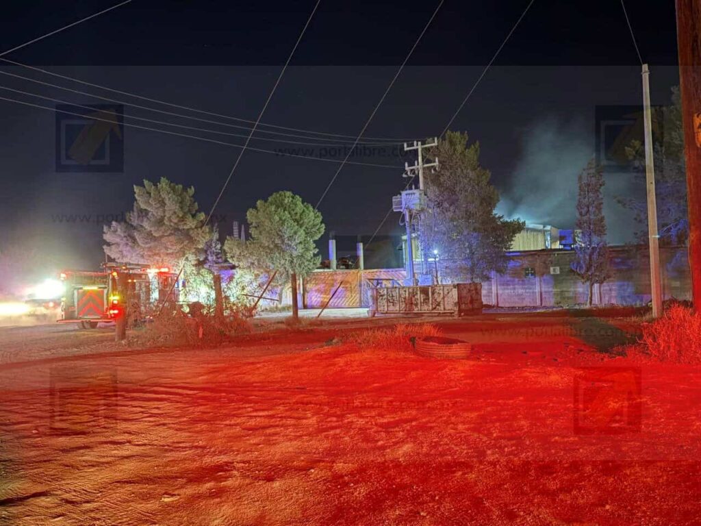 Incendio en fundidora de metales moviliza a cuerpos de emergencia en la colonia Robinson