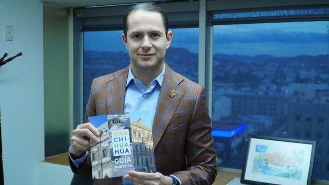 jose-luis-villalobos-reconoce-aporte-de-la-guia-viva-chihuahua-a-la-difusion-turistica-de-la-capital.jpeg José Luis Villalobos reconoce aporte de la guía «Viva Chihuahua» a la difusión turística de la capital