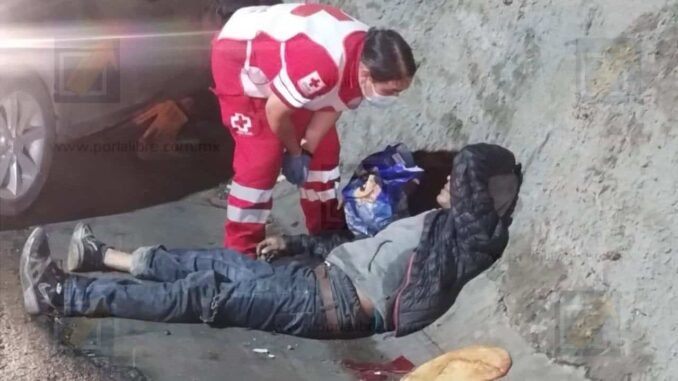hombre-en-condicion-de-calle-resulta-atropellado-en-periferico-de-la-juventud-conductor-derrapo-por-asfalto-mojado.jpeg Hombre en condición de calle resulta atropellado en Periférico de la Juventud; conductor derrapó por asfalto mojado