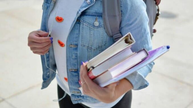 estudiante-universitaria-696x429.jpg