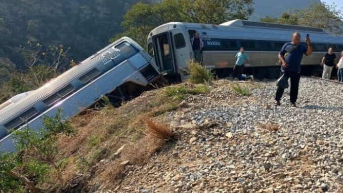 1767069016_fgr-abre-investigacion-tras-descarrilamiento-del-tren-interoceanico-696x429.jpg