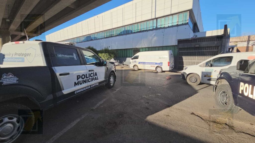 Resguardan la FGE tras detención de tres hombres y aseguramiento de arsenal en la colonia Villa