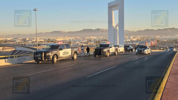 policias-y-automovilistas-logran-persuadir-a-una-joven-en-puente-de-la-homero-y-juventud.jpeg Policías y automovilistas logran persuadir a una joven en puente de la Homero y Juventud