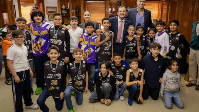 reconoce-marco-bonilla-a-jovenes-deportistas-los-sorprende-con-visita-de-eduardo-najera.jpeg Reconoce Marco Bonilla a jóvenes deportistas; los sorprende con visita de Eduardo Nájera