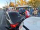 Hombre sufre fractura al quedar prensado entre dos vehículos 