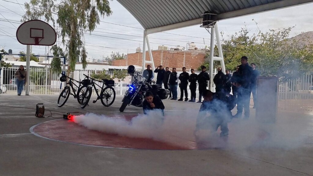 Enseña Bomberos a estudiantes a ponerse a salvo en caso de siniestro en casa