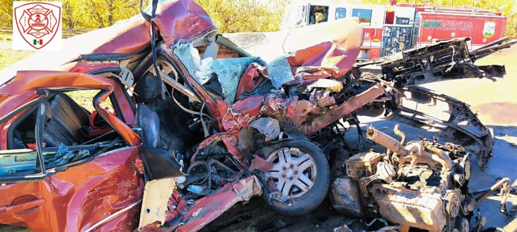 Choque frontal en tramo Buenaventura–LeBarón; un bebé sin vida y una niña grave