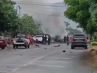Gabinete de Seguridad investiga explosión frente a la Policía de Coahuayana, Michoacán, que dejó dos muertos