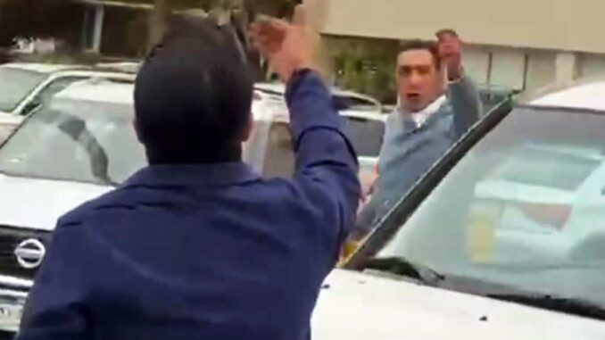 regidor-miguel-riggs-es-exhibido-en-enfrentamiento-vial-reta-a-golpes-a-un-conductor.jpg Regidor Miguel Riggs es exhibido en enfrentamiento vial; reta a golpes a un conductor