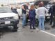 Motociclista ignora la luz roja y termina herido tras fuerte choque en Silvestre Terrazas