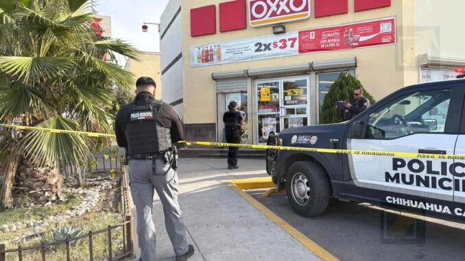 hombre-en-situacion-de-calle-fallece-frente-a-un-oxxo-en-la-plaza-victoria.jpeg Hombre en situación de calle fallece frente a un Oxxo en la Plaza Victoria