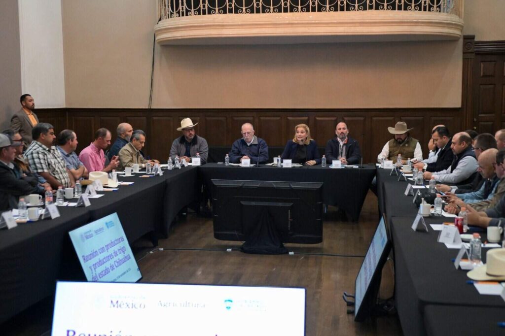 Maru Campos y el secretario de Agricultura federal se reúnen con productores de trigo