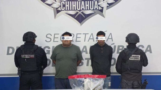 aseguran-auto-y-capturan-a-dos-hombres-con-marihuana.jpeg Aseguran auto y capturan a dos hombres con marihuana