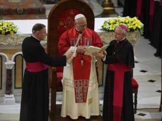 El papa lamenta «el uso de la religión para justificar las guerras», en misa en Estambul