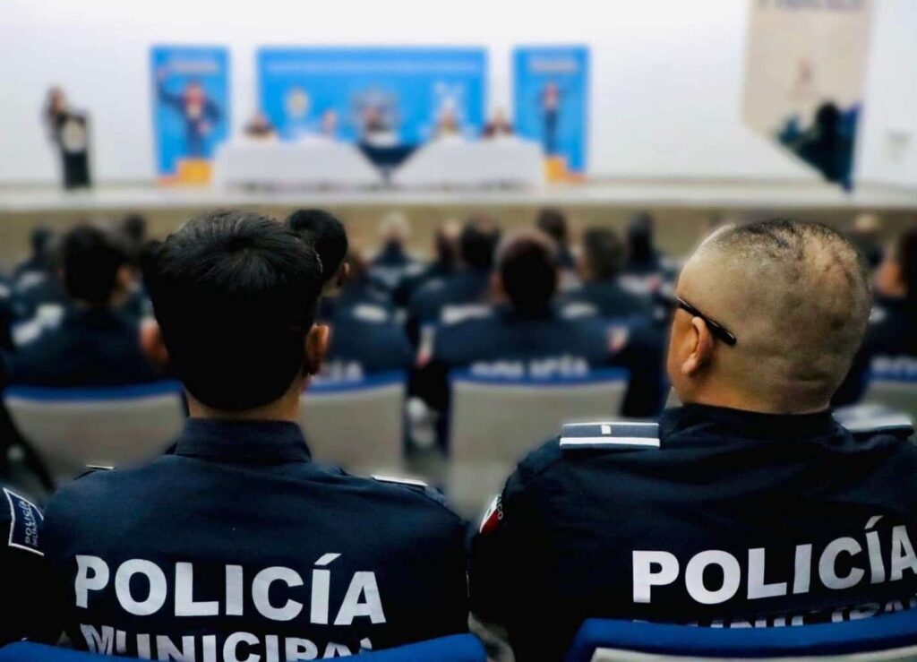 Reconocen a 60 elementos como Policías del Mes de octubre