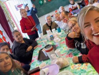Rosana Díaz comparte paz y esperanza en posadas navideñas con las y los vecinos del 4 distrito