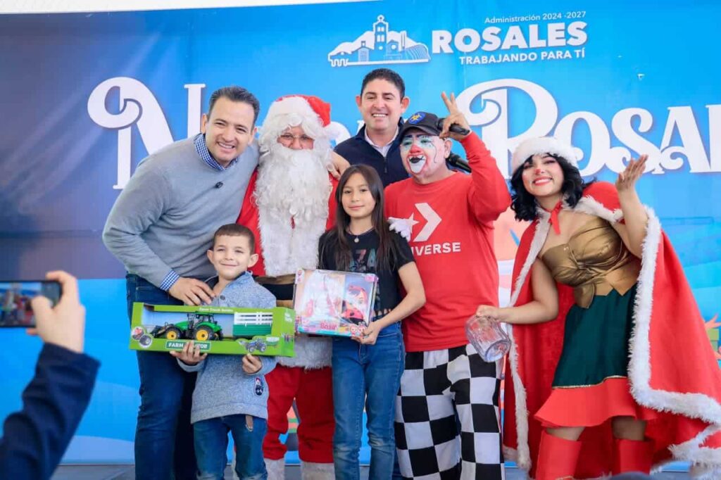 Convive Marco Bonilla con familias de Rosales y comparte el espíritu navideño