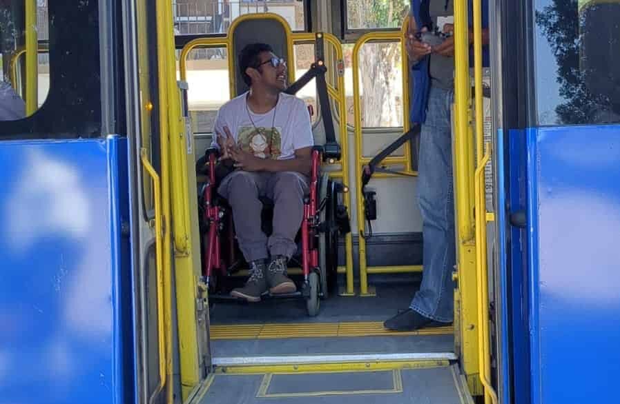 Anuncia Desarrollo Humano ajustes al servicio de transporte adaptado durante periodo vacacional