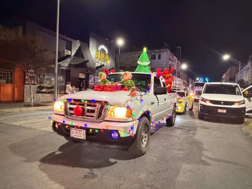 Ilumina el Centro Histórico la Caravana Navideña de Los Aguardianes