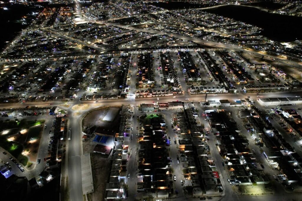 Beneficia Municipio a más de 16 mil vecinos de Romanzza modernización del alumbrado LED