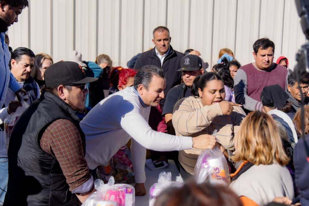 Recibe comunidad evangélica del KM 33 en Ciudad Juárez al alcalde Marco Bonilla