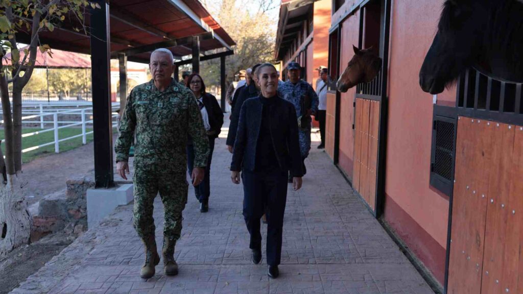 Claudia Sheinbaum y general secretario Trevilla visitan el Campo Militar de Santa Gertrudis, en Chihuahua