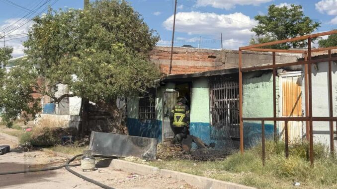 incendio-consume-vivienda-en-la-colonia-lealtad-rescatan-a-abuelita.jpeg Incendio consume vivienda en la colonia Lealtad; rescatan a abuelita