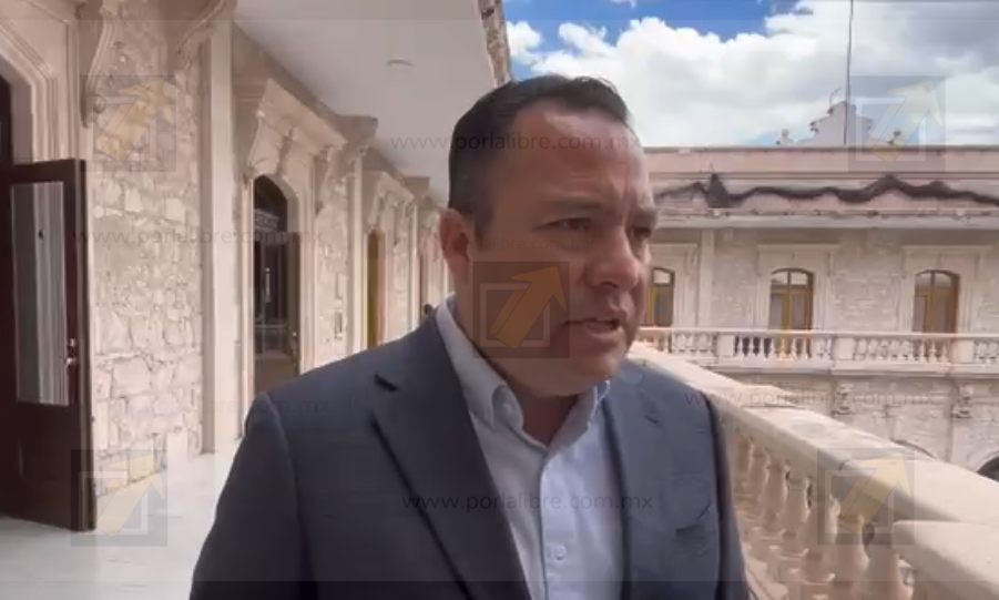 Valenciano dice a Andrea Chávez que se ponga a bajar el diésel, no en casetas