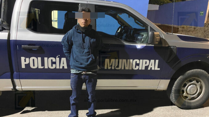 vecinos-retienen-a-intruso-armado-y-policia-lo-detiene-en-la-colonia-lazaro-cardenas.jpeg Vecinos retienen a intruso armado y policía lo detiene en la colonia Lázaro Cárdenas