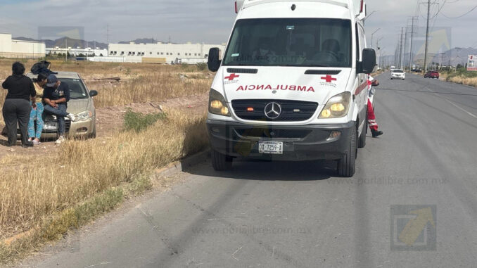 pierde-neumatico-y-termina-volcado-en-r-almada.jpeg Pierde neumático y termina volcado en R. Almada