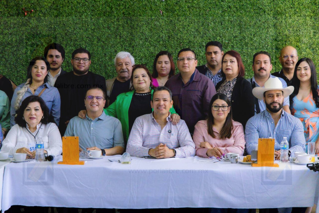 Reciben parralenses a Marco Bonilla; festejan Día de las Madres e inauguran torneo de tochito