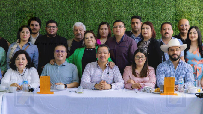 reciben-parralenses-a-marco-bonilla-festejan-dia-de-las-madres-e-inauguran-torneo-de-tochito.jpeg Reciben parralenses a Marco Bonilla; festejan Día de las Madres e inauguran torneo de tochito