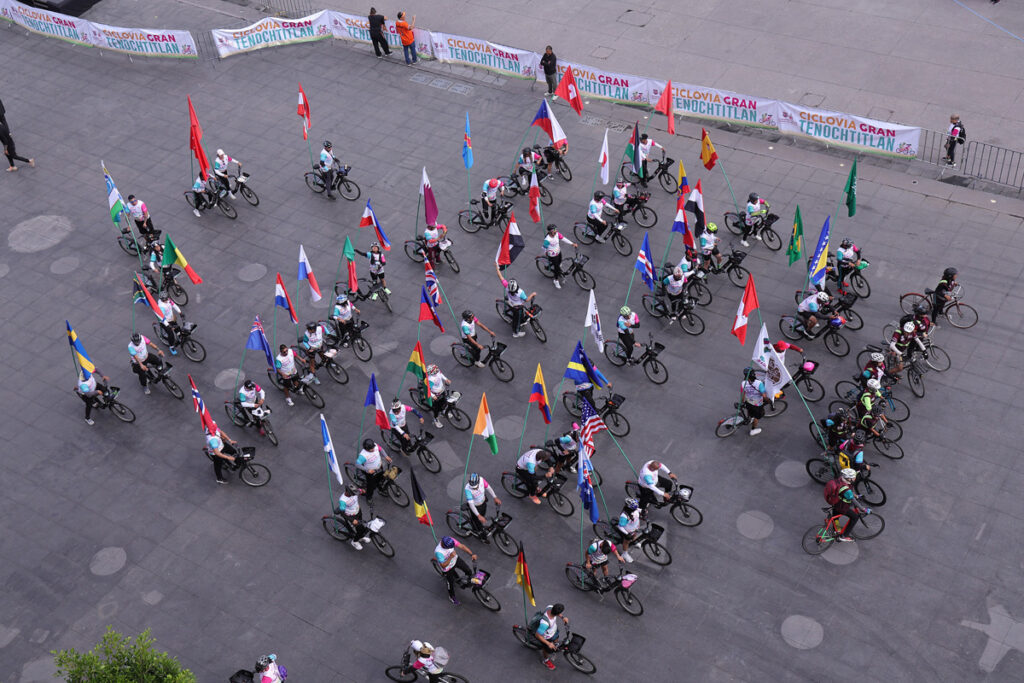 Protestan contra «limpieza social» por ciclovía en CDMX rumbo al Mundial