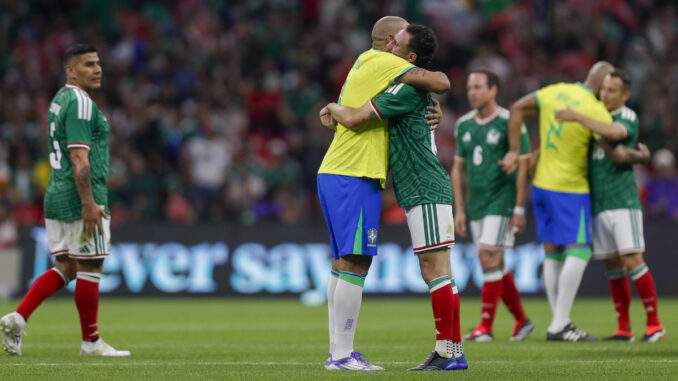 mexico-derrota-a-brasil-en-el-partido-de-leyendas.jpg México derrota a Brasil en el partido de leyendas