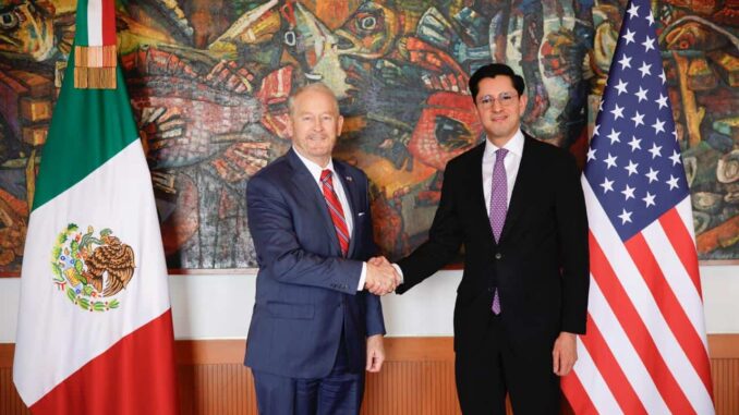 roberto-velasco-recibe-en-la-sre-al-embajador-de-eeuu-ronald-johnson.jpeg Roberto Velasco recibe en la SRE al embajador de EE.UU., Ronald Johnson