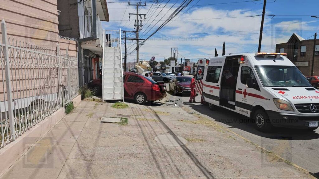 Choque múltiple en avenida Américas deja a una mujer lesionada
