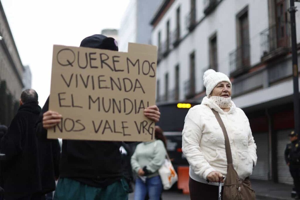 Asamblea de Barrios arma zafarrancho en Congreso de la Ciudad de México por vivienda