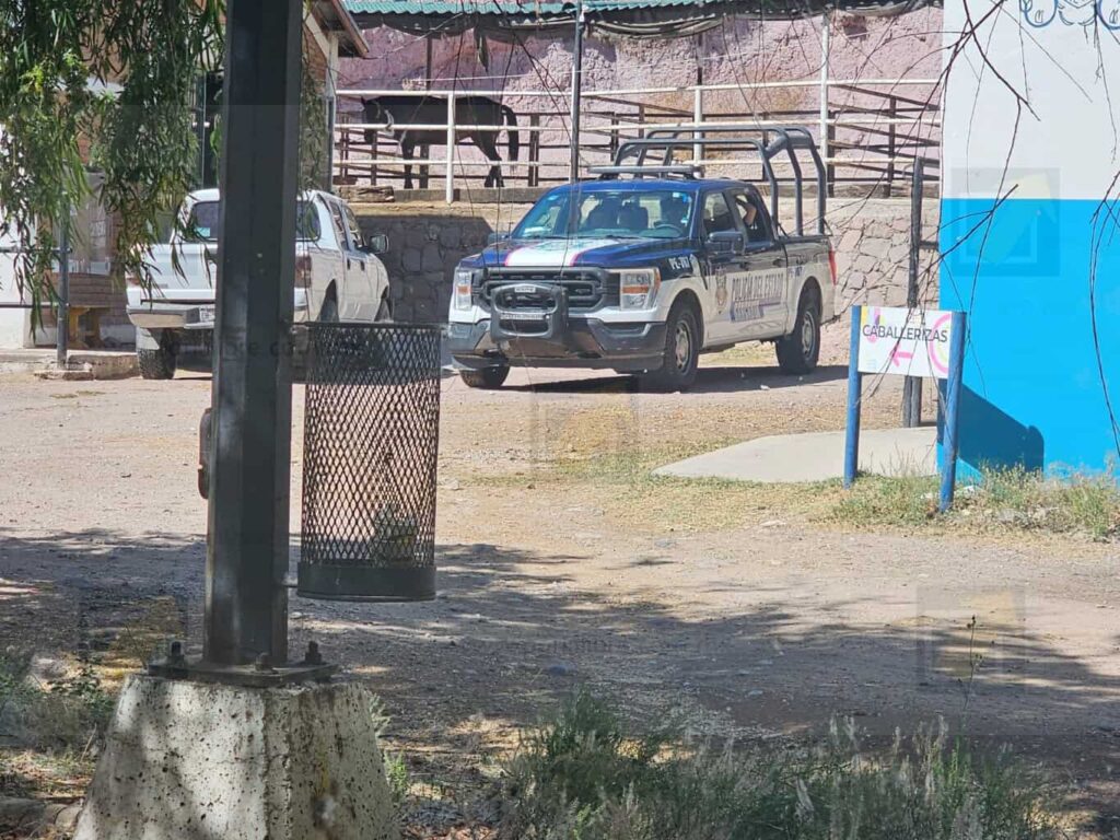 Dejan cuerpo en arroyo cercano a las caballerizas de la Policía Montada