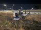 Tráiler vuelca en arroyo tras intentar evitar choque; familia lesionada